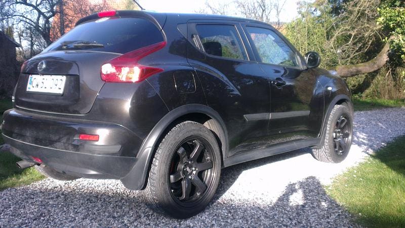 2013 Nissan Juke with 18x8.5 wheels