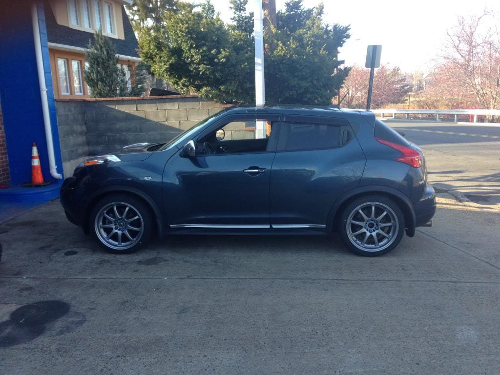 2012 Nissan Juke with 18x9 Work Emotion XD-9 wheels