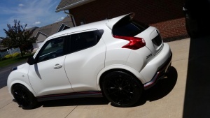 2014 Nissan Juke with 19x8.5 Konig Oversteer wheels