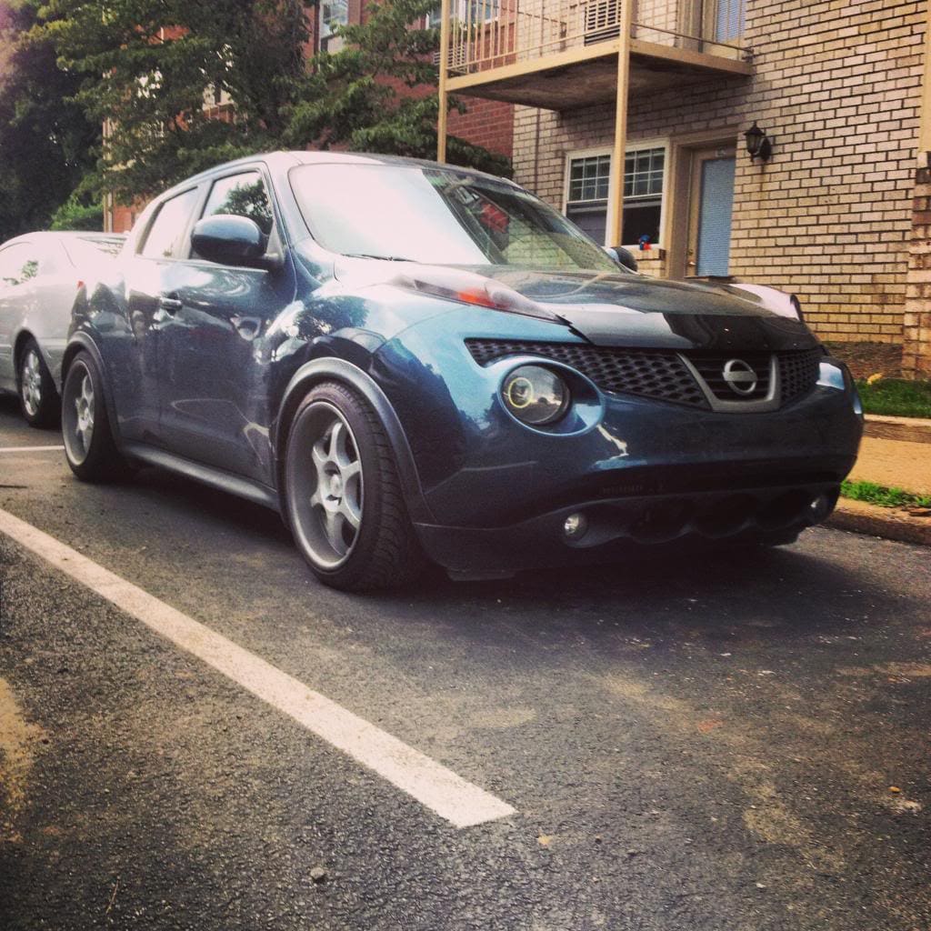 2014 Nissan Juke with 18x9.5 wheels