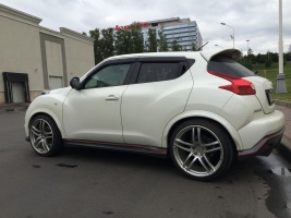 2013 Nissan Juke with 20x9 wheels
