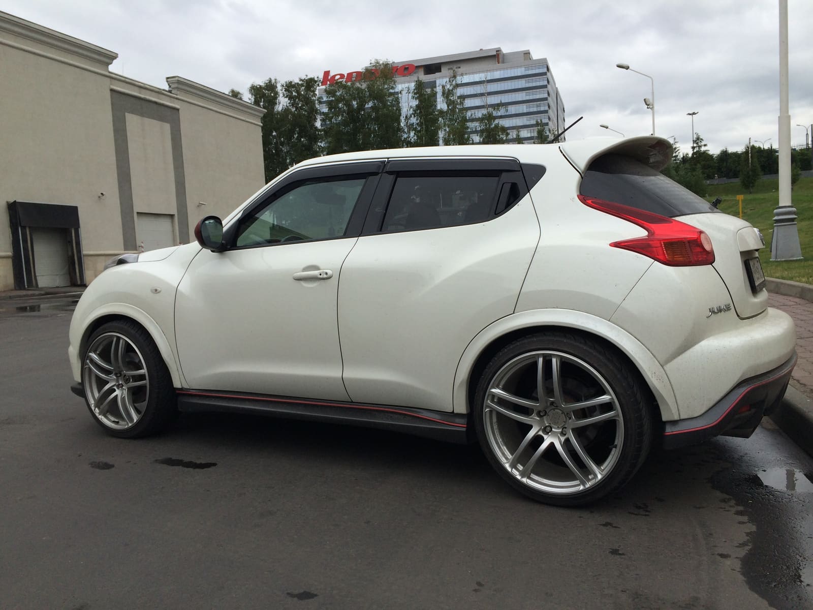 2013 Nissan Juke with 20x9 wheels