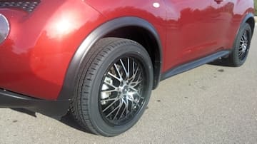 2014 Nissan Juke with 18x8 Konig Lace wheels