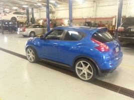 2015 Nissan Juke with 20x8.5 Stance wheels