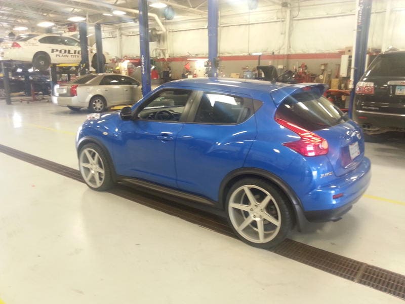 2015 Nissan Juke with 20x8.5 Stance wheels