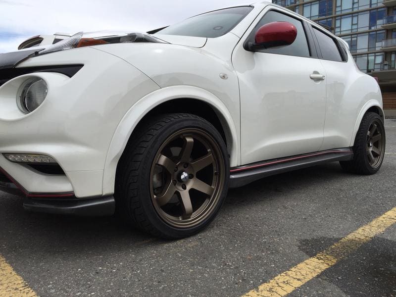 2015 Nissan Juke with 18x9.5 Avid1 AV06 wheels