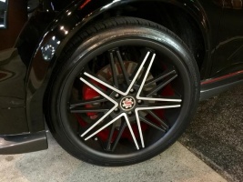 2015 Nissan Juke with Scarlet SW-1 wheels