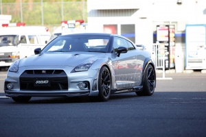 2014 Nissan GT-R with 20x10 Volk G25 wheels