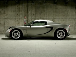 2005 Lotus Elise with 16x7 Enkei RPF1 wheels