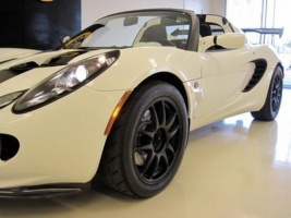 2009 Lotus Elise with Rota Torque wheels