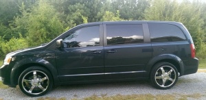 2009 Dodge Grand Caravan with Vengeance 465 wheels