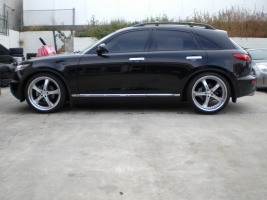2008 Infiniti FX35 with 22x9 wheels