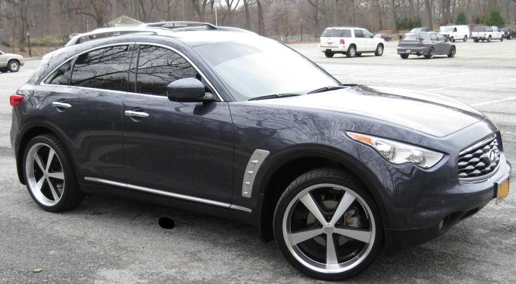 2011 Infiniti FX35 with 22x9 KMC Nova wheels