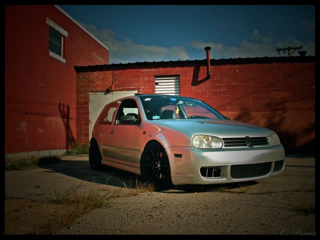 2005 Volkswagen Golf with 18x9 Rota G-Force wheels