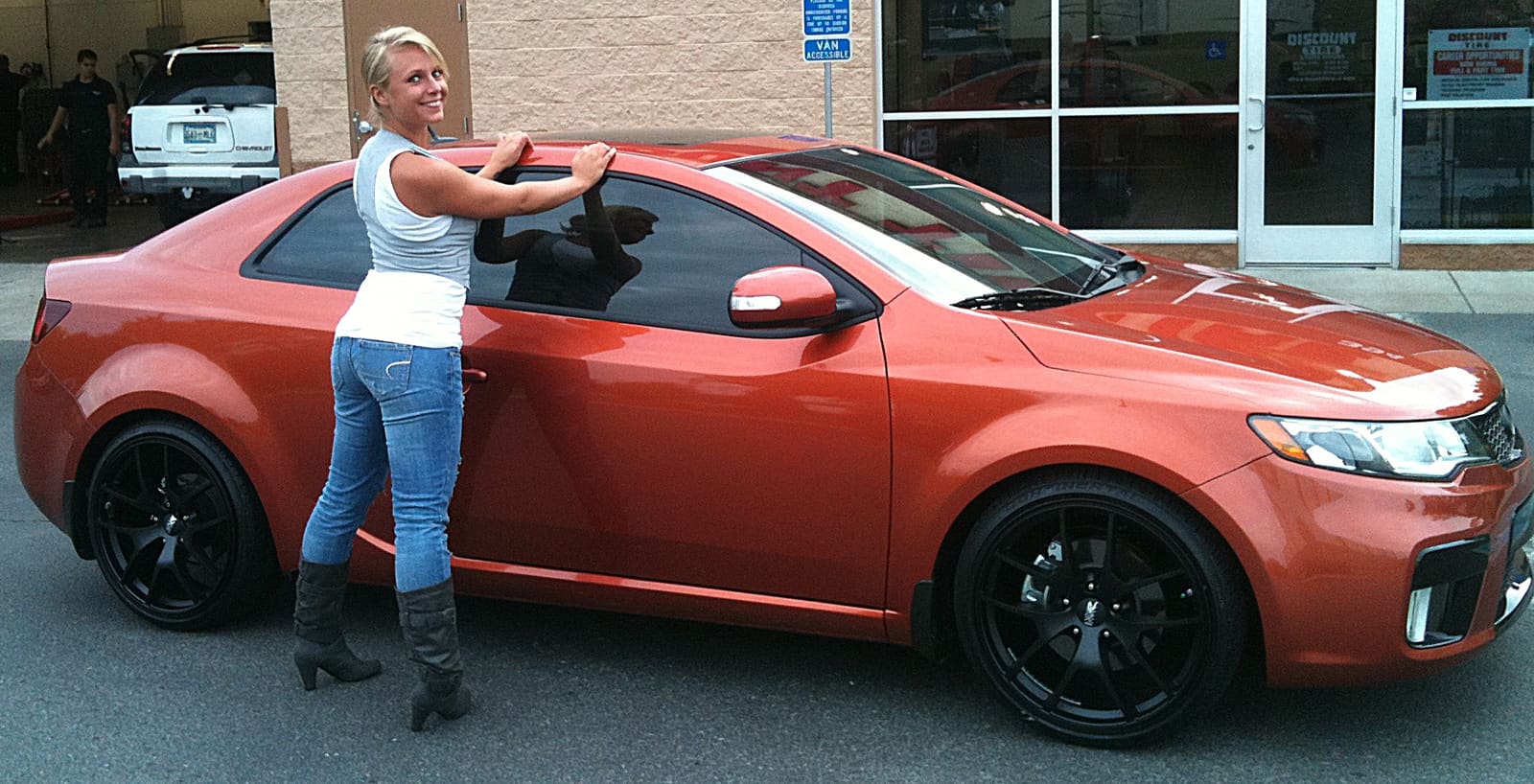 2010 Kia Forte Koup with 19x8.5 XXR 518 wheels