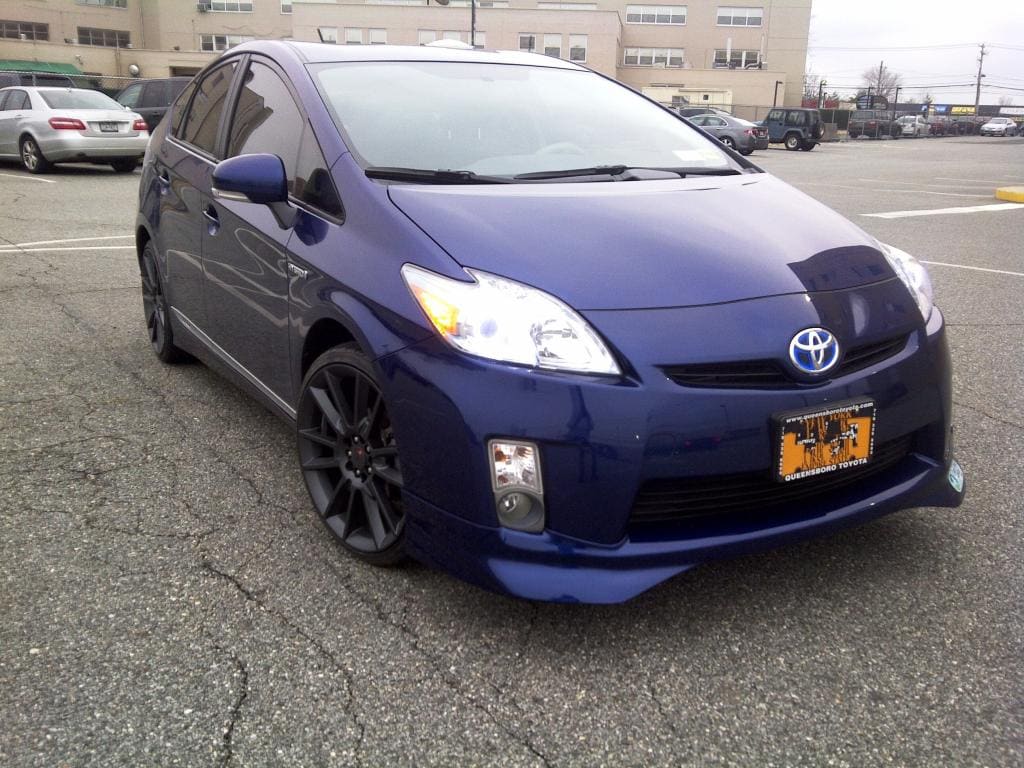 2011 Toyota Prius with Five Axis SF:6 wheels