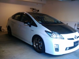 2011 Toyota Prius with 18x7.5 Work Emotion wheels
