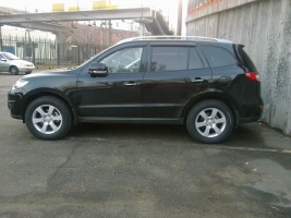 2009 Hyundai Santa Fe with WSP Italy W3901 wheels