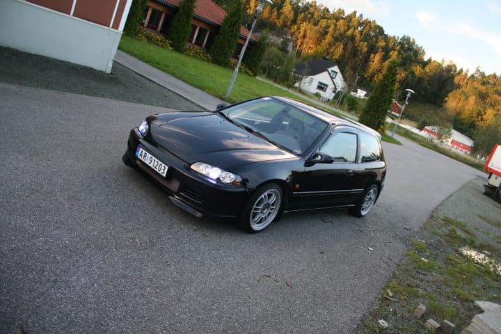 1992 Honda Civic with 16x8 Enkei RPF1 wheels