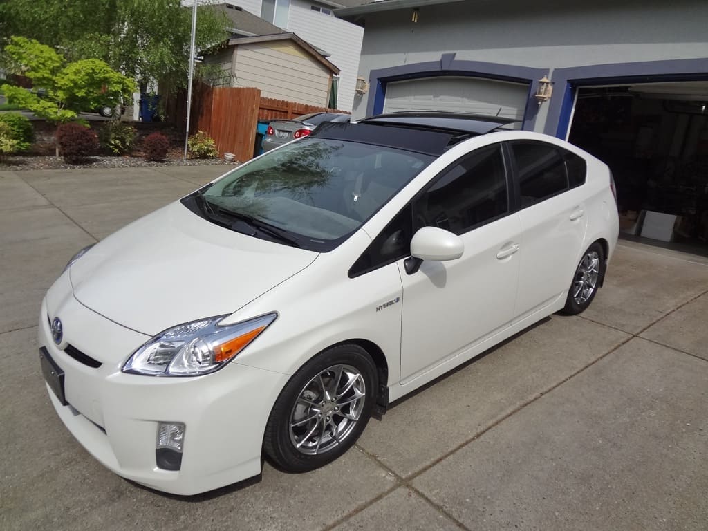 2010 Toyota Prius with 16x6 wheels