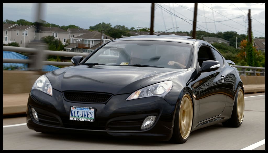 2010 Hyundai Genesis Coupe with 19x8.5 XXR 552 wheels