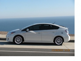 2009 Toyota Prius with 17x7 ASA wheels
