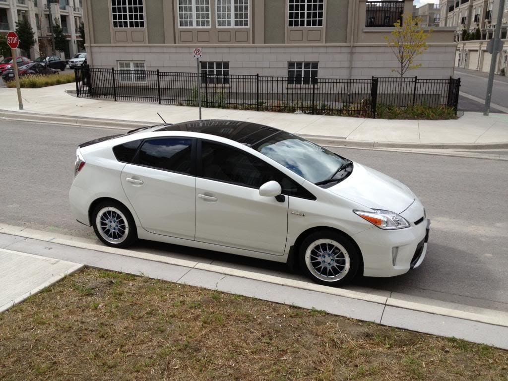 2004 Toyota Prius with 17x7 Rays Aecros wheels