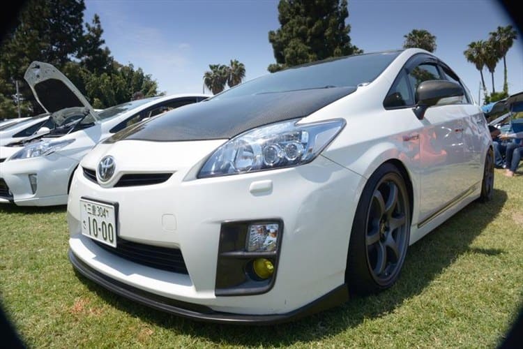 2011 Toyota Prius with 18x8.5 wheels