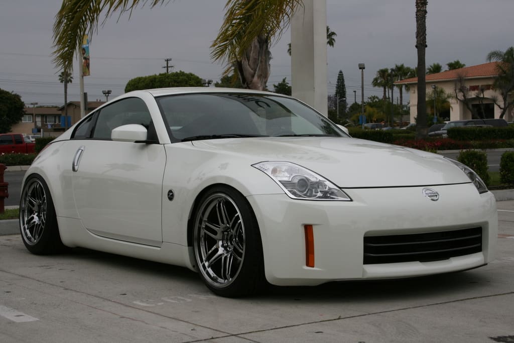 2007 Nissan 350Z with 19x9.5 AME TM-02 wheels