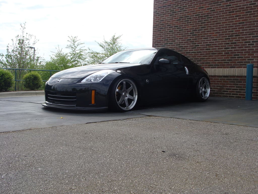 2003 Nissan 350Z with 19x9.5 Rays Engineering Volk Racing TE37 wheels