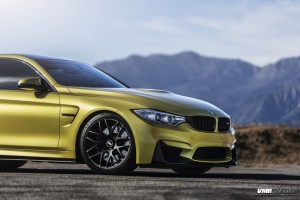 2015 BMW M4 with 19x10 VMR V710 wheels
