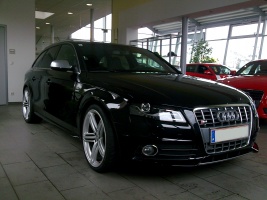 2009 Audi S4 with 20x8.5 OEM Audi Q5 wheels