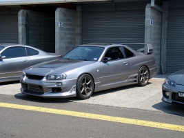 1999 Nissan R31-R34 Skyline 2dr with 18x9 Nissan R34 GTR wheels