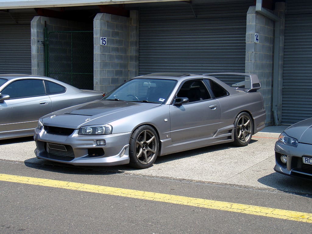 1999 Nissan R31-R34 Skyline 2dr with 18x9 Nissan R34 GTR wheels