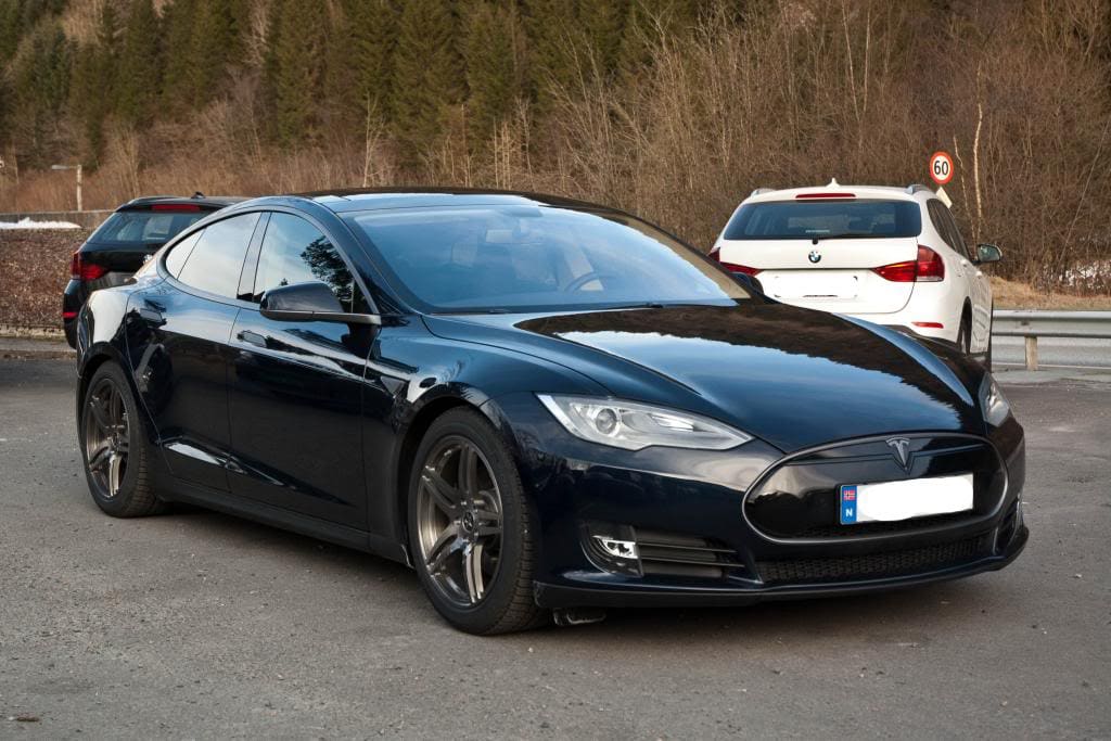 2013 Tesla Model S with 19x8.5 Vellano VM07 wheels