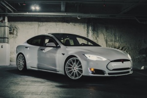 2014 Tesla Model S with 21x9 T Sportline TS112 wheels