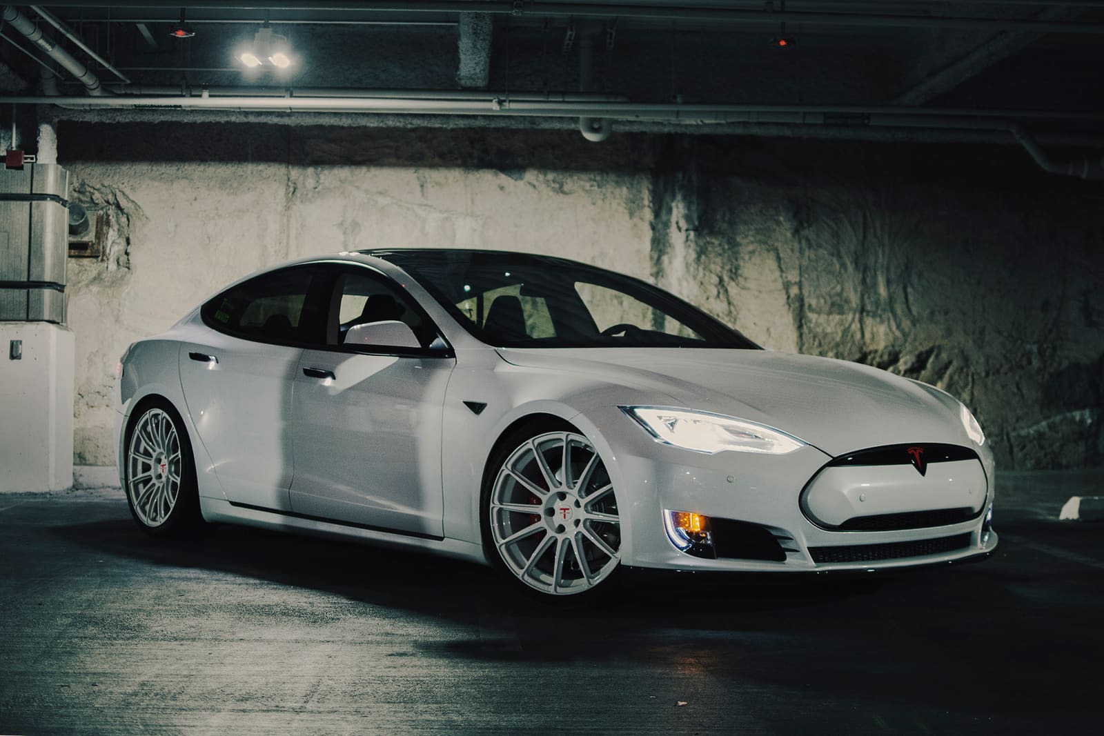 2014 Tesla Model S with 21x9 T Sportline TS112 wheels