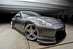 2010 Nissan 370Z with 20x9.5 Venaci Spirit wheels
