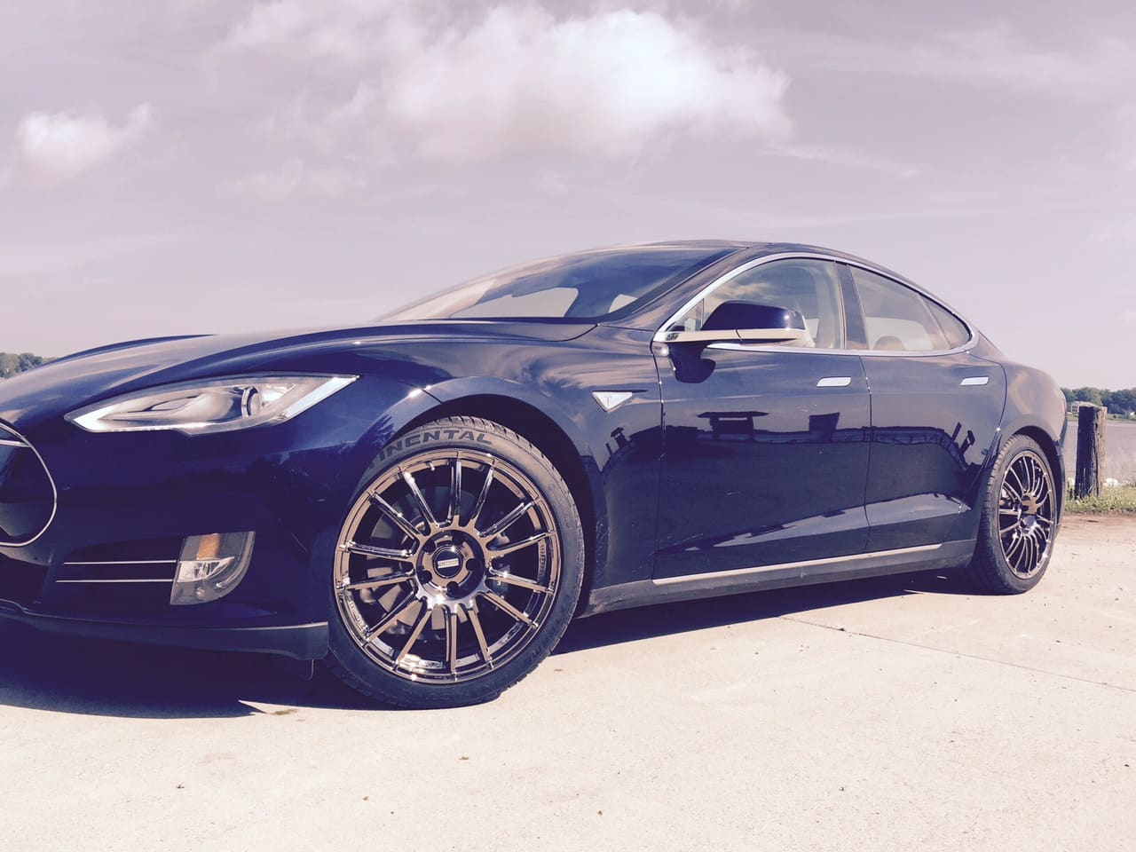 2013 Tesla Model S with 20x9 Fondmetal 9RR wheels
