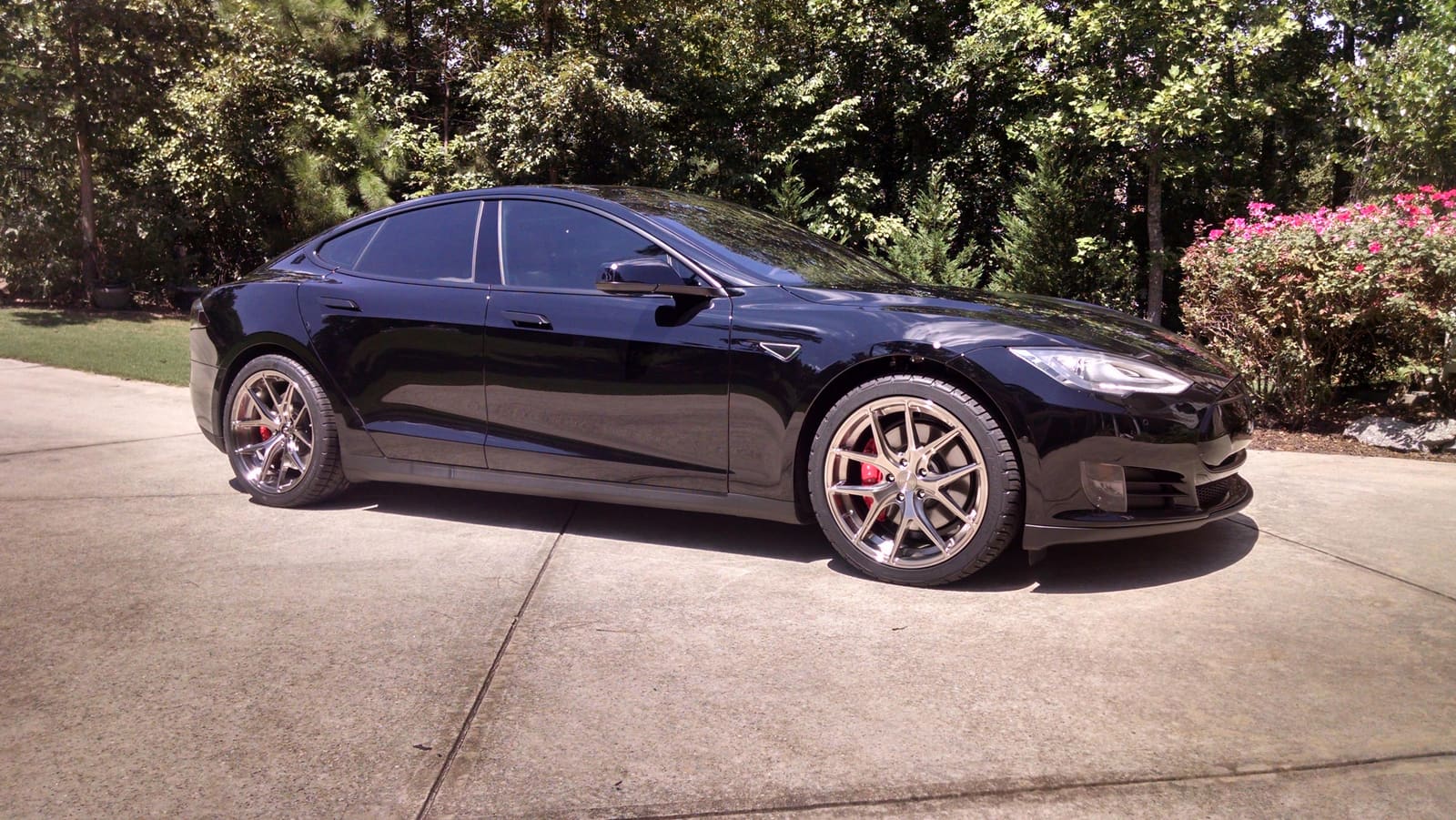2014 Tesla Model S with 20x8.5 AG M580 wheels