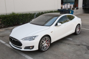 2014 Tesla Model S with 21x9 F410 Spec 2 wheels