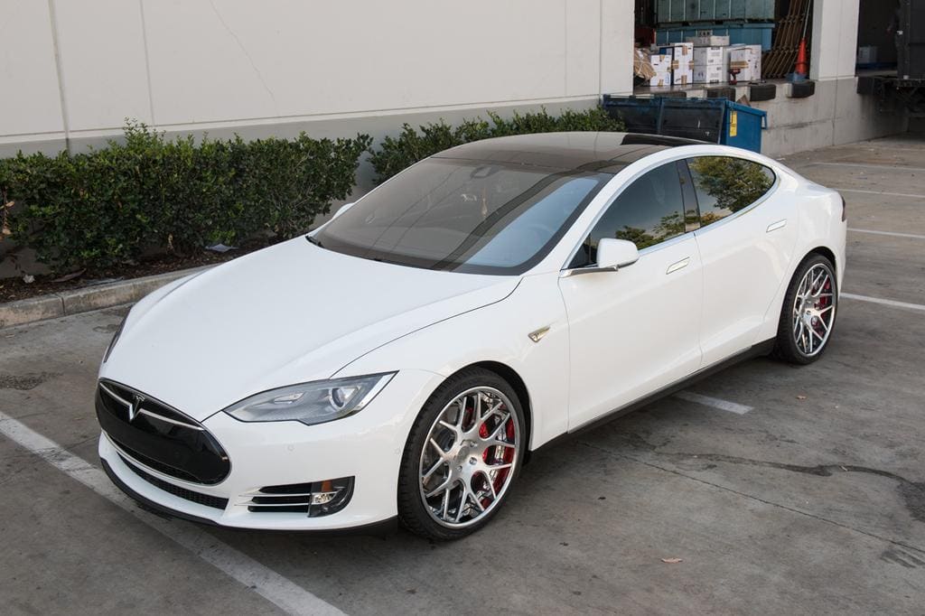 2014 Tesla Model S with 21x9 F410 Spec 2 wheels