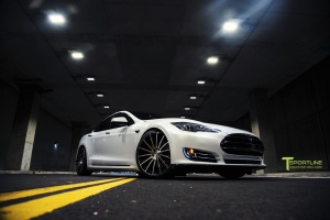 2014 Tesla Model S with 21x9 Tsportline 114 wheels