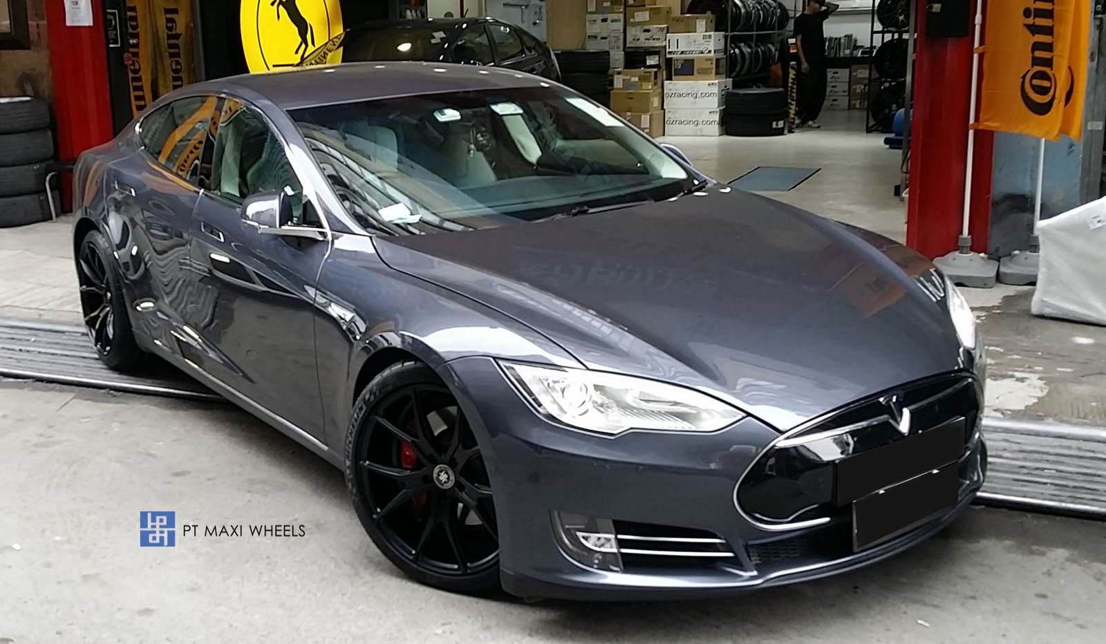 2015 Tesla Model S with 20x9 PT Maxi CP1 wheels