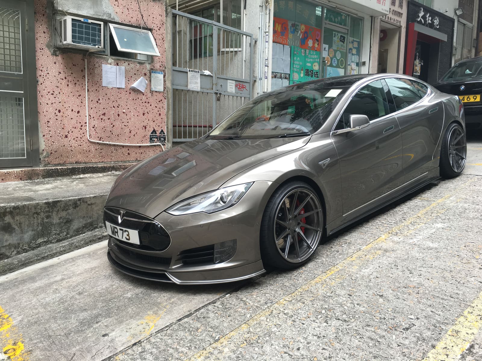 2015 Tesla Model S with 20x10 Avant Garde M621 wheels