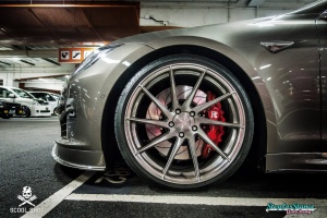 2014 Tesla Model S with 20x10 AG M621 wheels