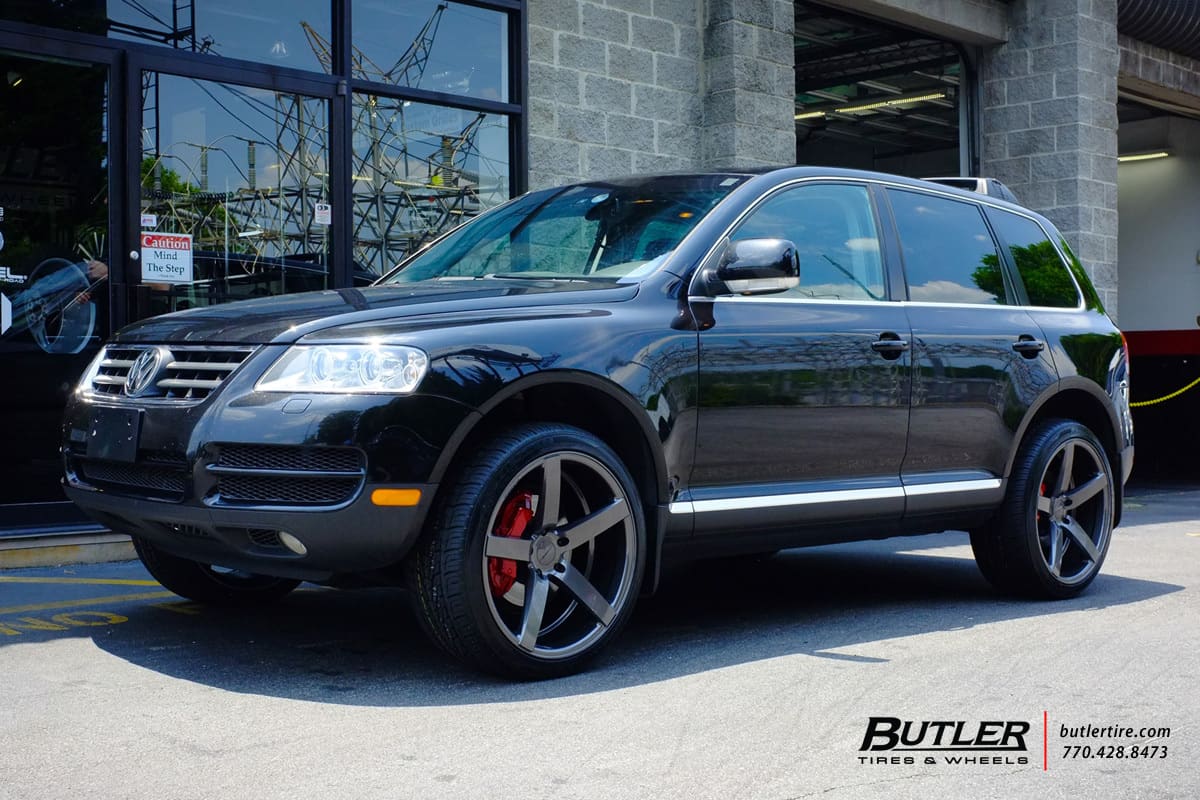 2006 Volkswagen Touareg with Vossen CV3-R wheels