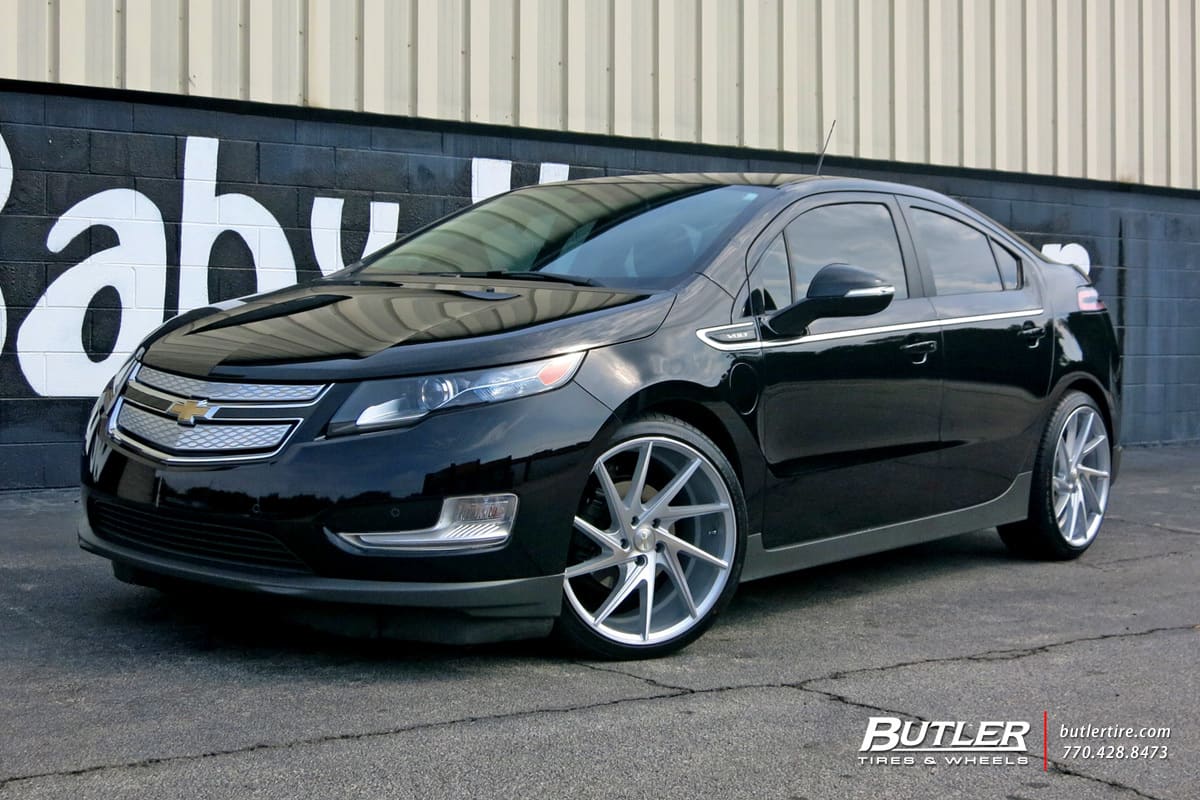 2015 Chevrolet Volt with Niche Invert wheels