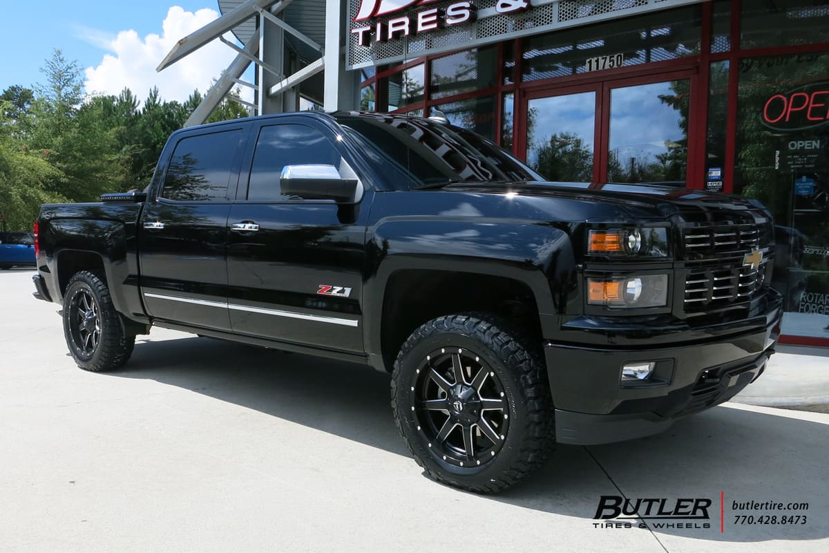 2015 Chevrolet Silverado 2500HD with Fuel Maverick wheels
