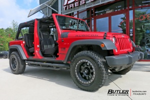 2014 Jeep Wrangler with Fuel Trophy wheels